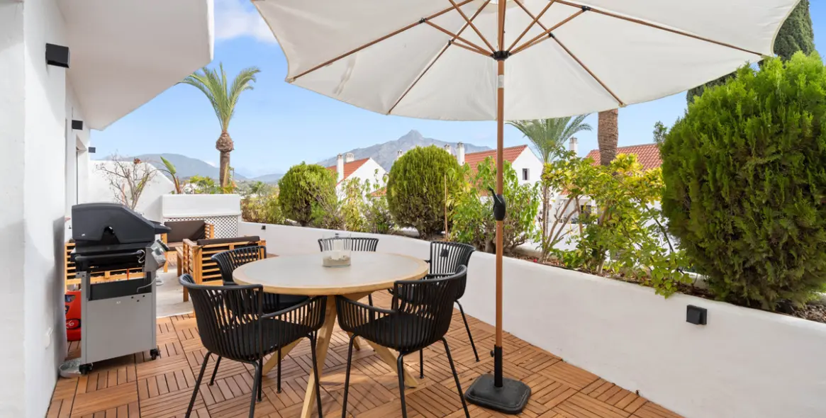 Venta de apartamento en planta media en Nueva Andalucía 4