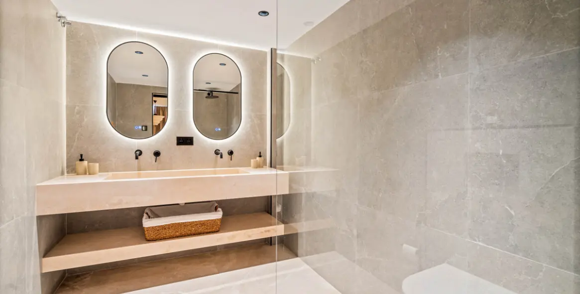 Venta de apartamento en planta media en Nueva Andalucía 18