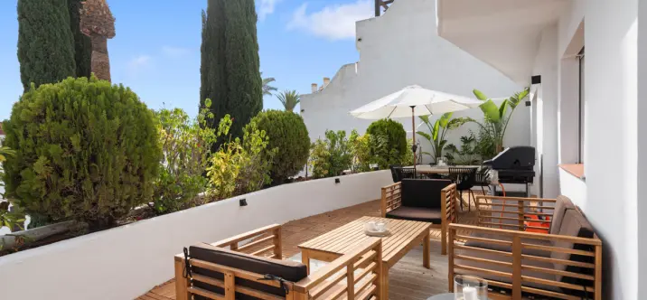 Venta de apartamento en planta media en Nueva Andalucía 1