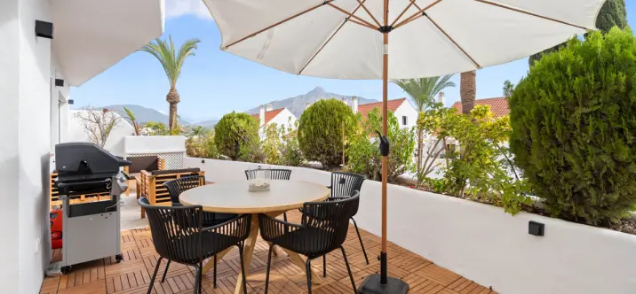 Venta de apartamento en planta media en Nueva Andalucía 3
