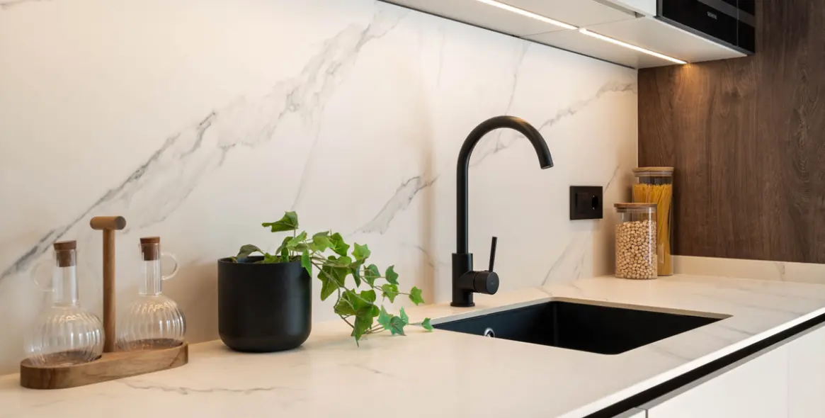 Sale of middle floor apartment in Nueva Andalucía 25