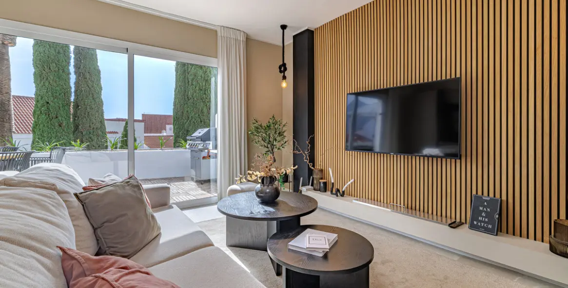 Venta de apartamento en planta media en Nueva Andalucía 2