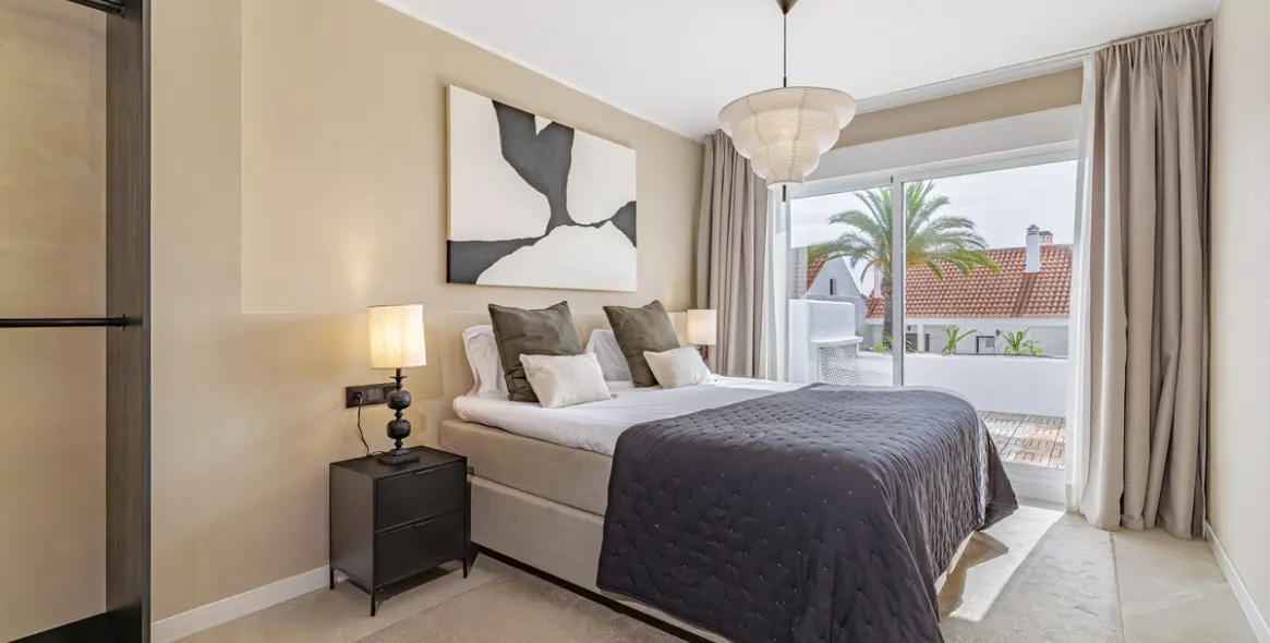 Venta de apartamento en planta media en Nueva Andalucía 4