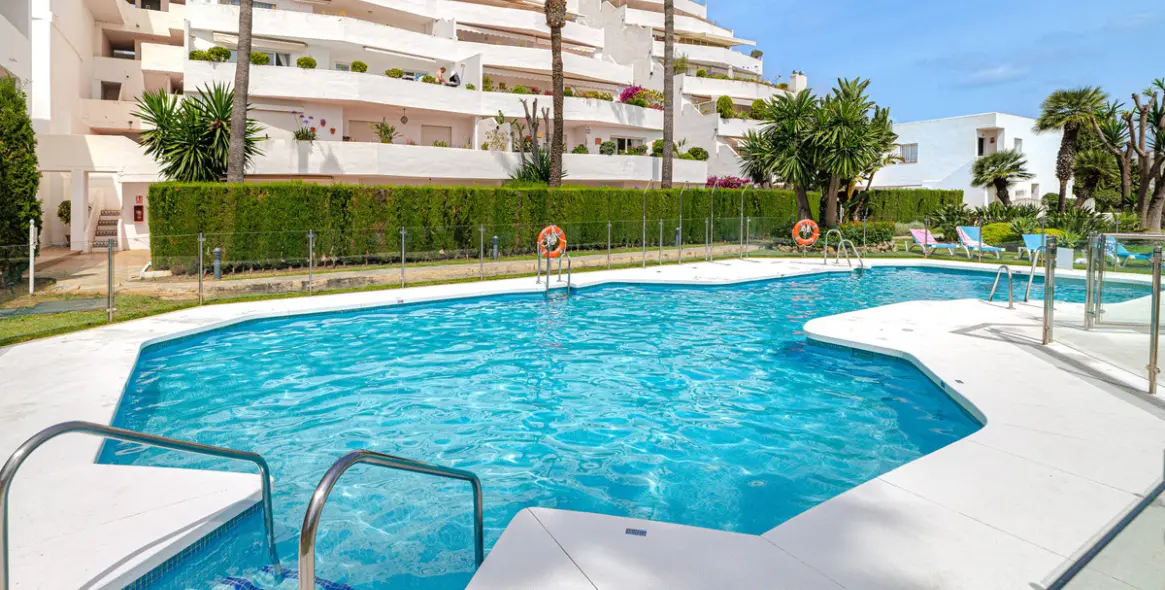 Venta de apartamento en planta media en Nueva Andalucía 5