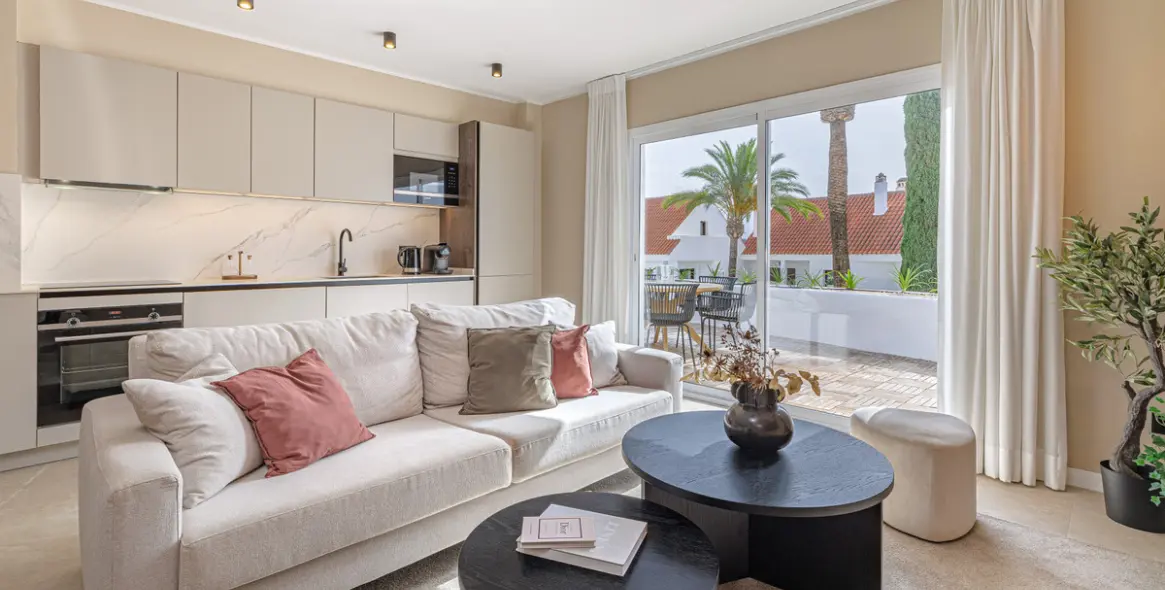 Venta de apartamento en planta media en Nueva Andalucía 11