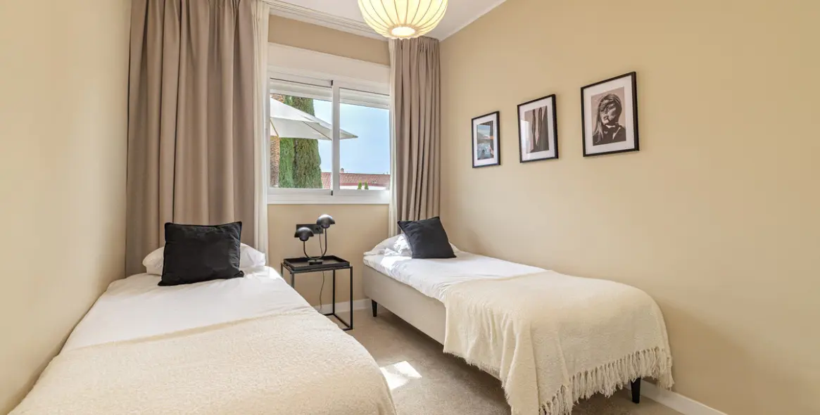 Venta de apartamento en planta media en Nueva Andalucía 25