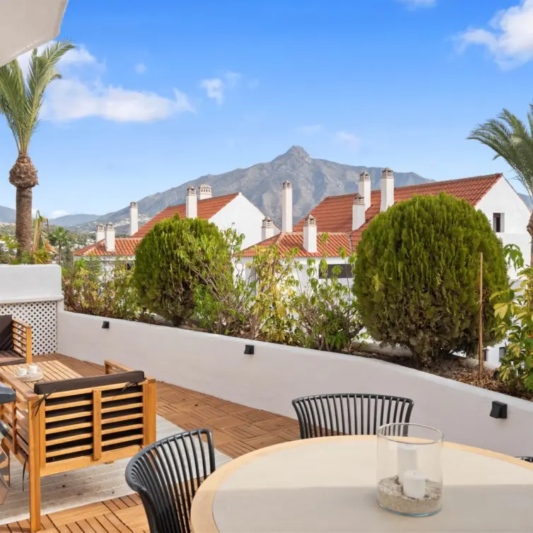 Venta de apartamento en planta media en Nueva Andalucía