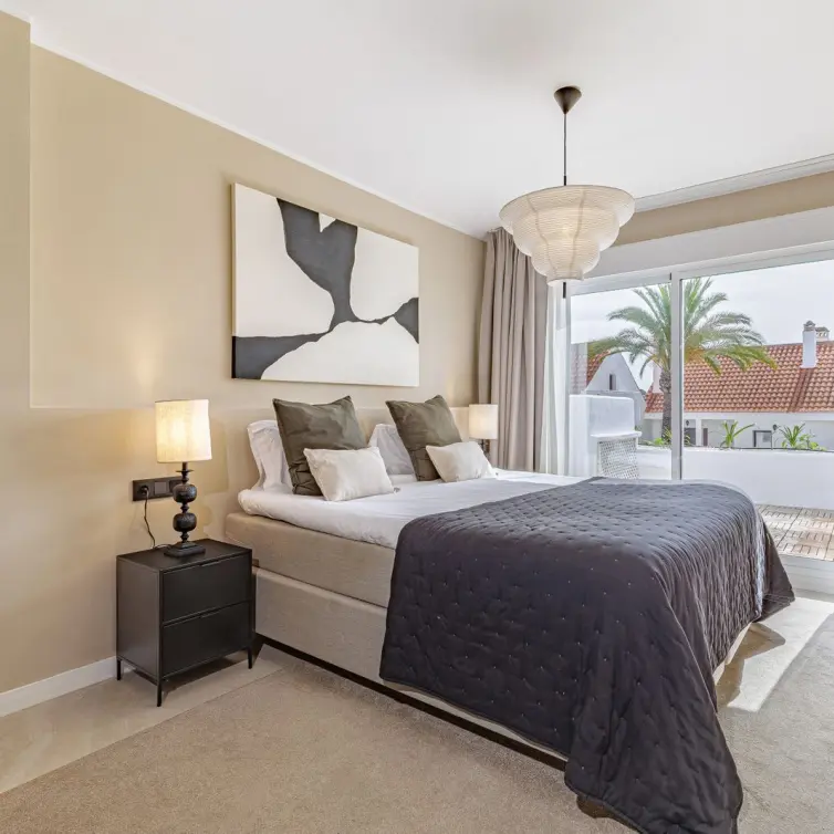 Venta de apartamento en planta media en Nueva Andalucía