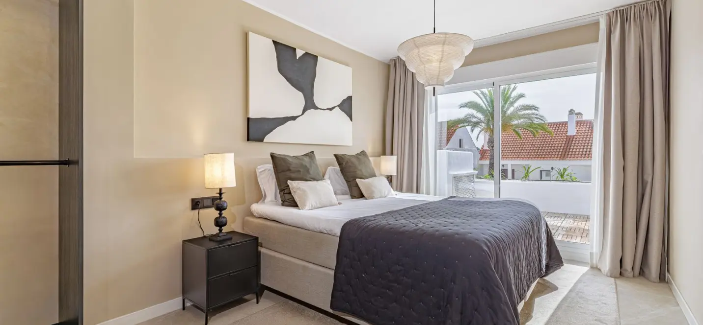 Venta de apartamento en planta media en Nueva Andalucía 3