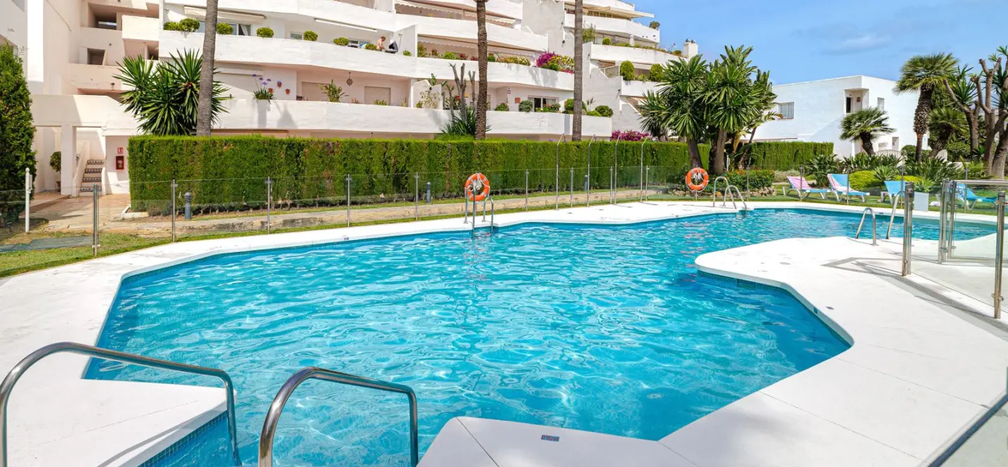 Venta de apartamento en planta media en Nueva Andalucía 4