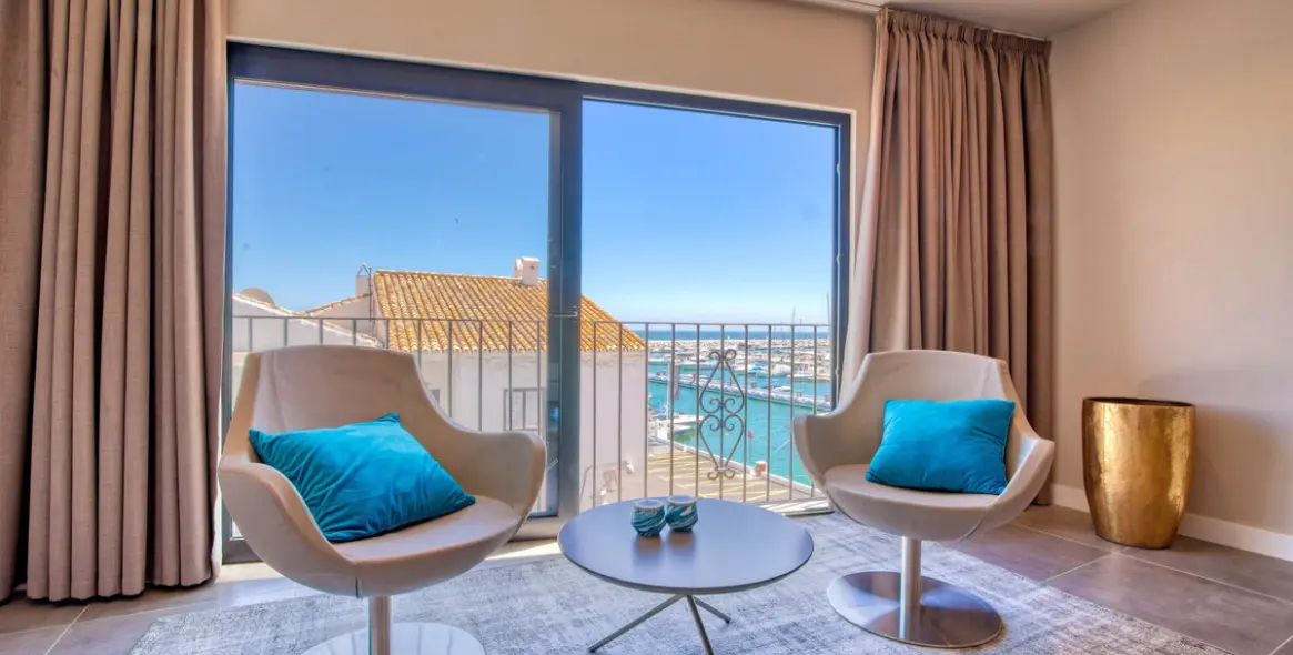 Sale of middle floor apartment in Puerto Banús 24