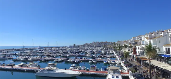Sale of middle floor apartment in Puerto Banús 0