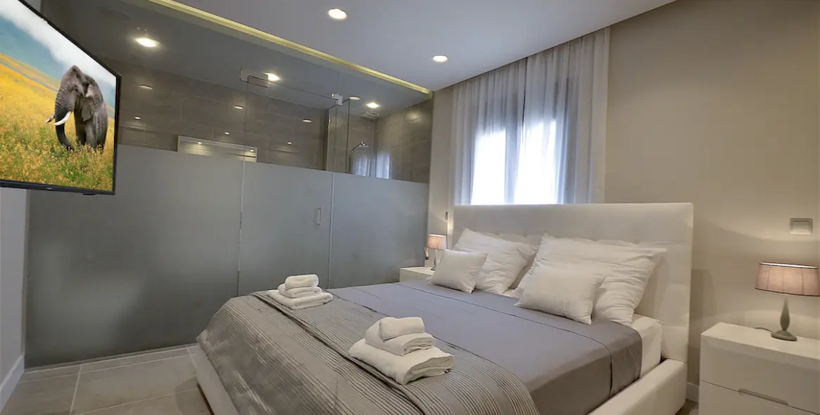 Sale of middle floor apartment in Puerto Banús 3