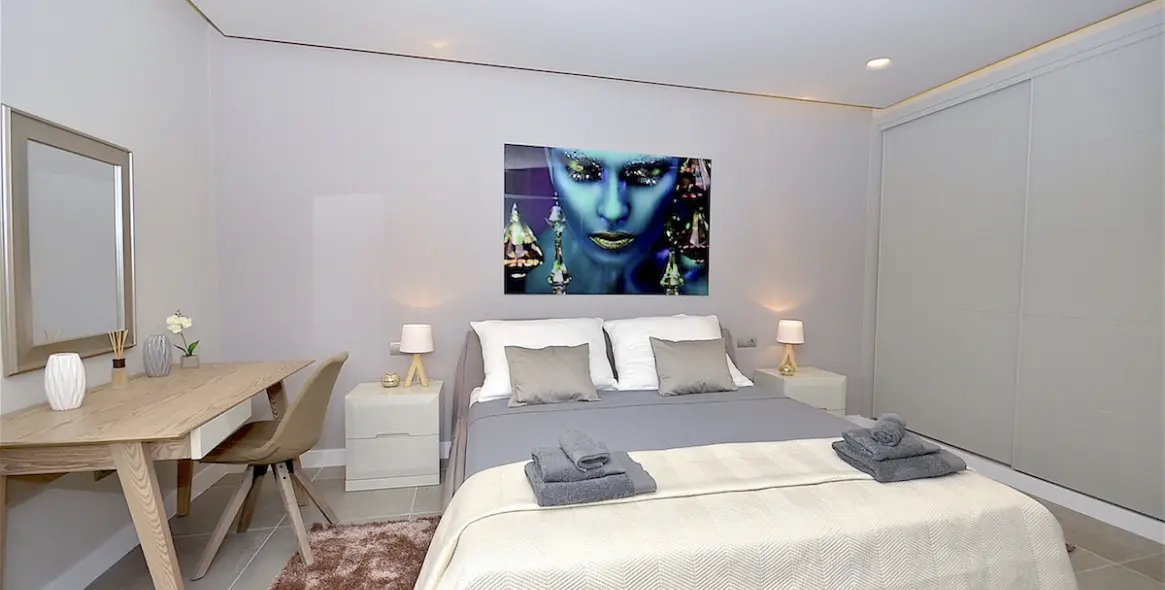 Sale of middle floor apartment in Puerto Banús 4