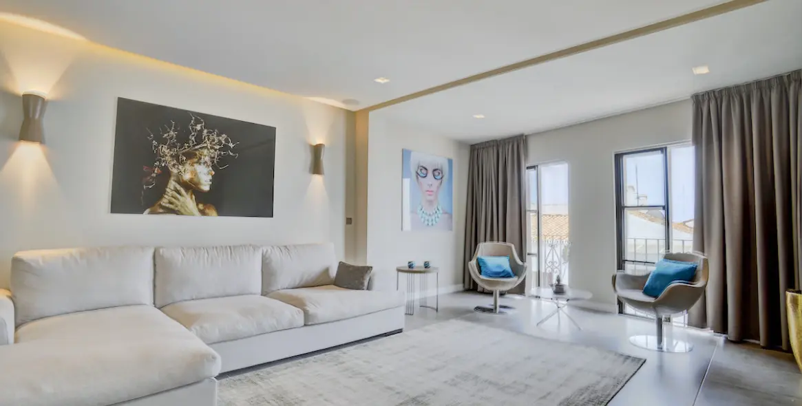 Sale of middle floor apartment in Puerto Banús 6