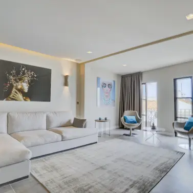 Sale of middle floor apartment in Puerto Banús
