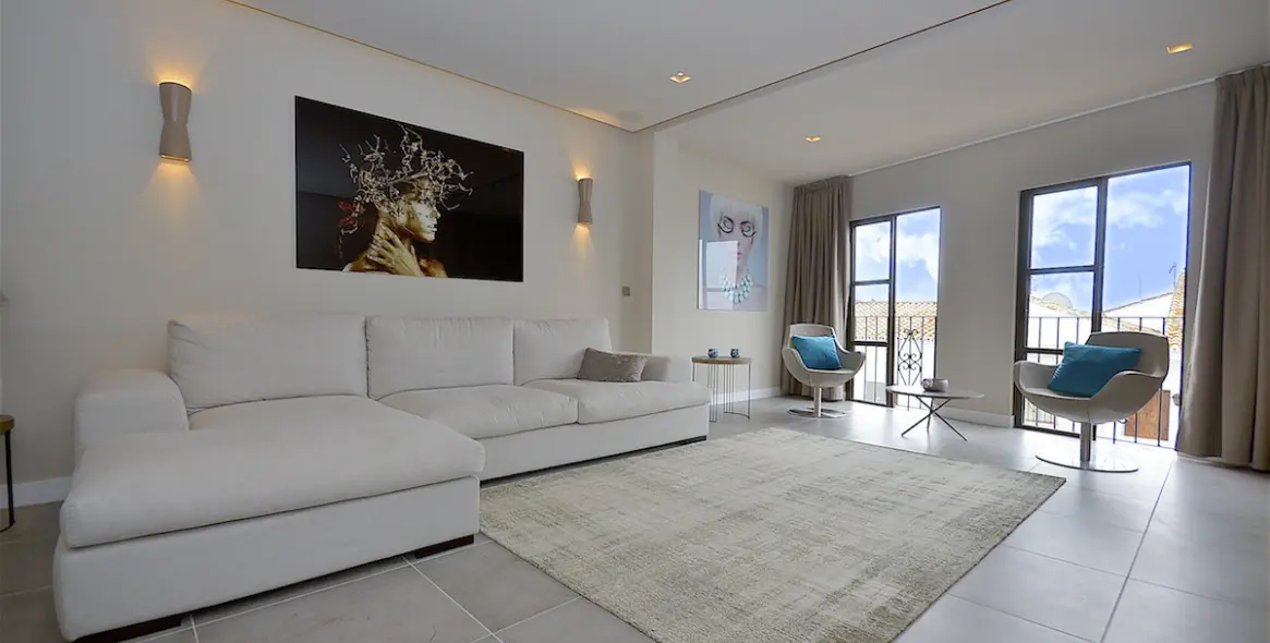 Sale of middle floor apartment in Puerto Banús 7