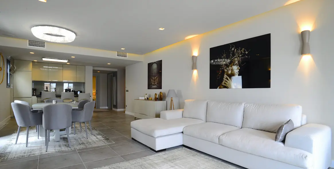 Sale of middle floor apartment in Puerto Banús 8
