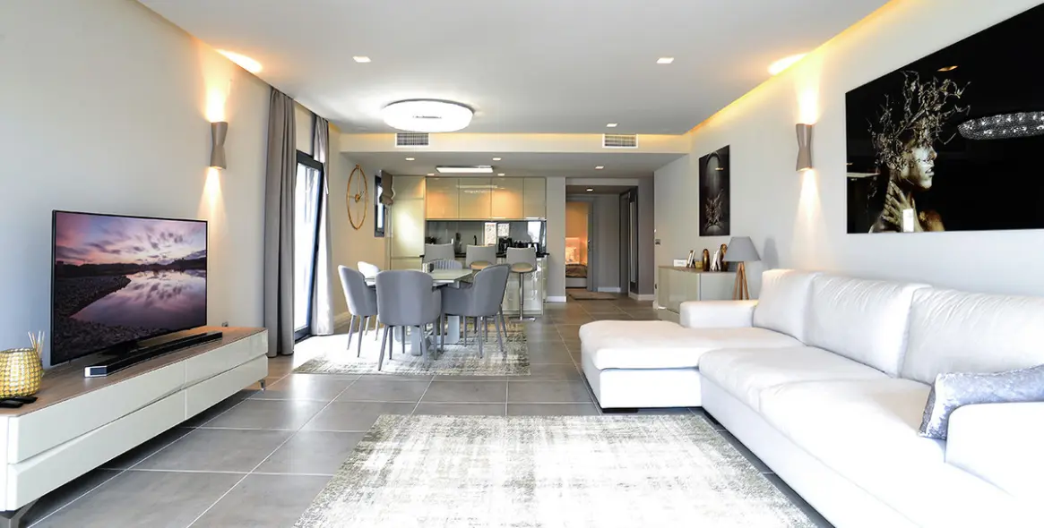 Sale of middle floor apartment in Puerto Banús 9