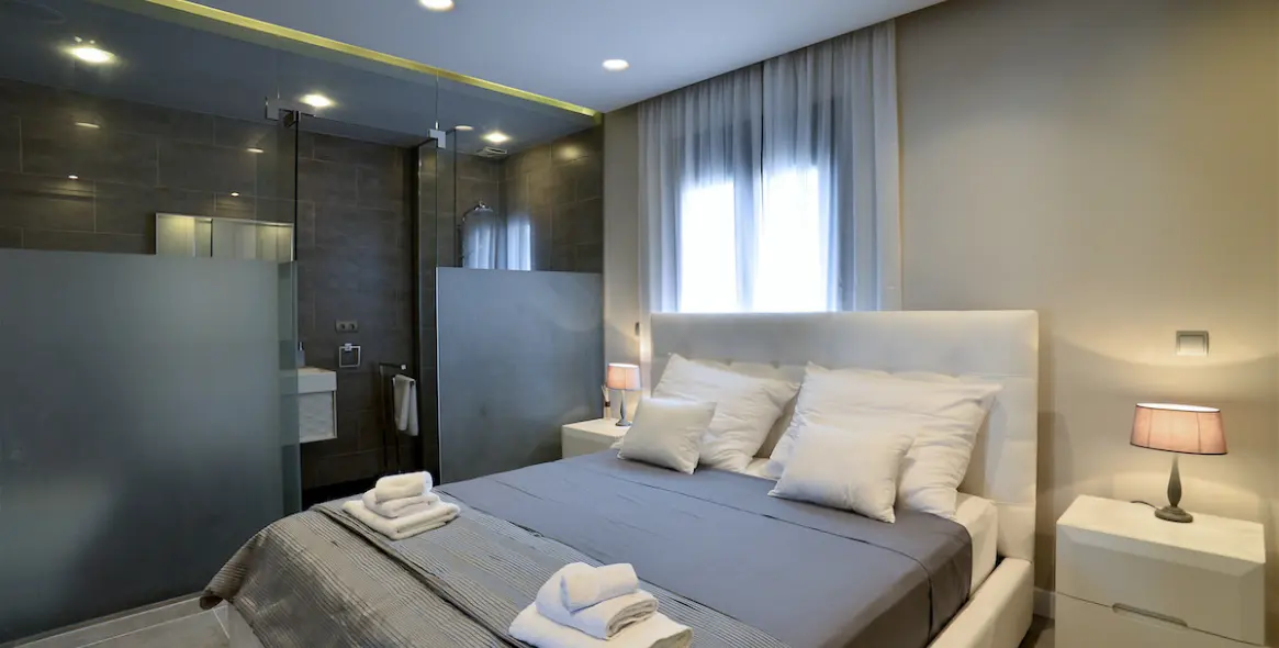 Sale of middle floor apartment in Puerto Banús 13