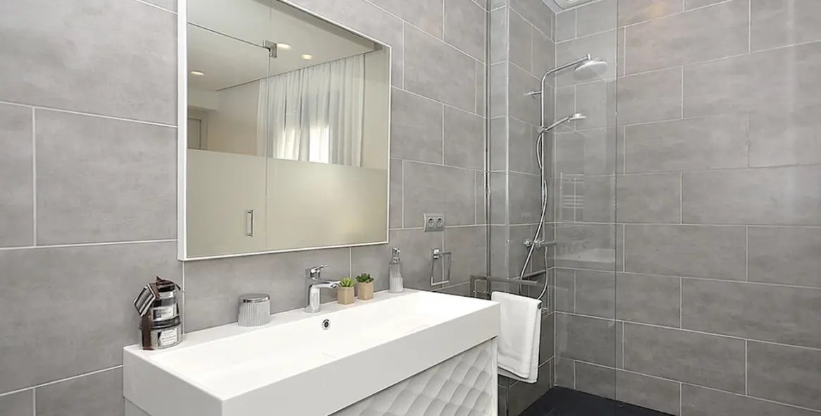 Sale of middle floor apartment in Puerto Banús 17