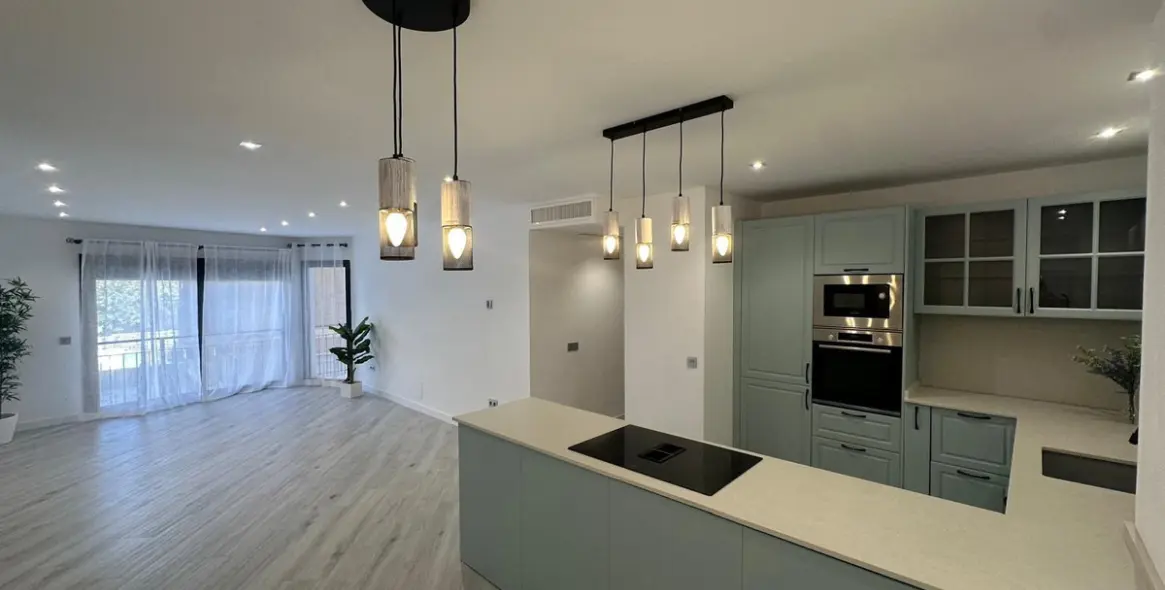 Venta de apartamento en planta media en Malagueta 1
