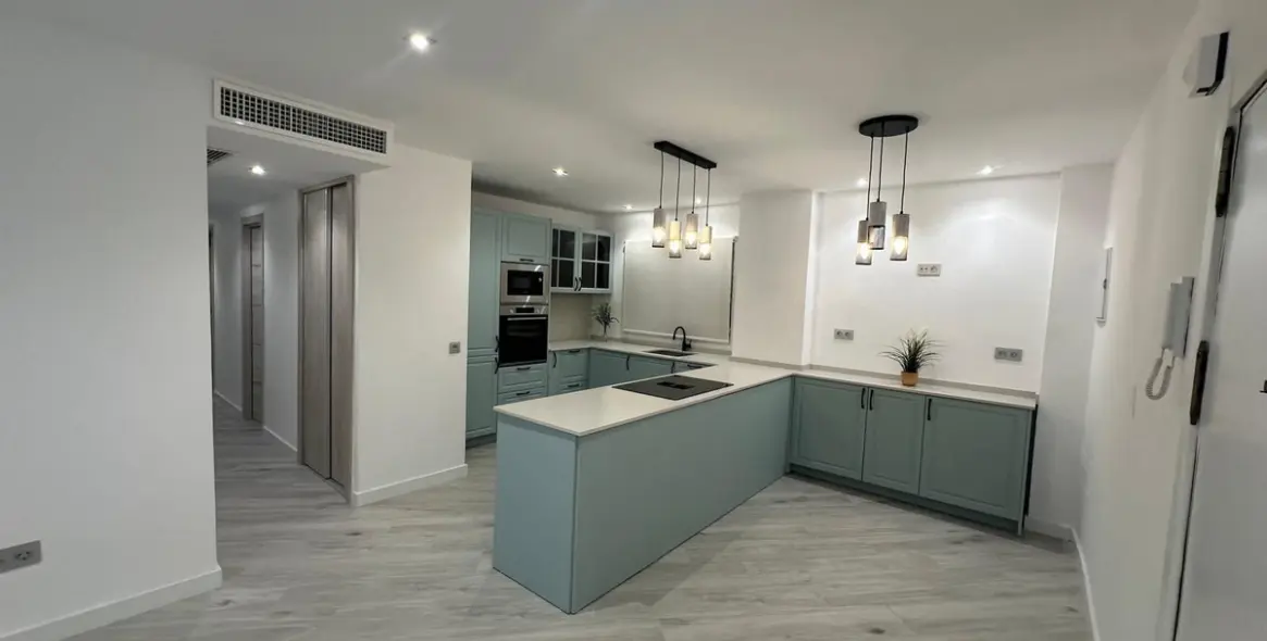 Venta de apartamento en planta media en Malagueta 2