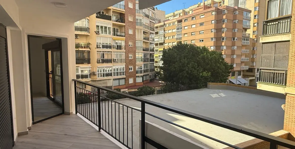 Venta de apartamento en planta media en Malagueta 4