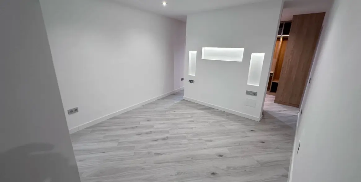 Venta de apartamento en planta media en Malagueta 5