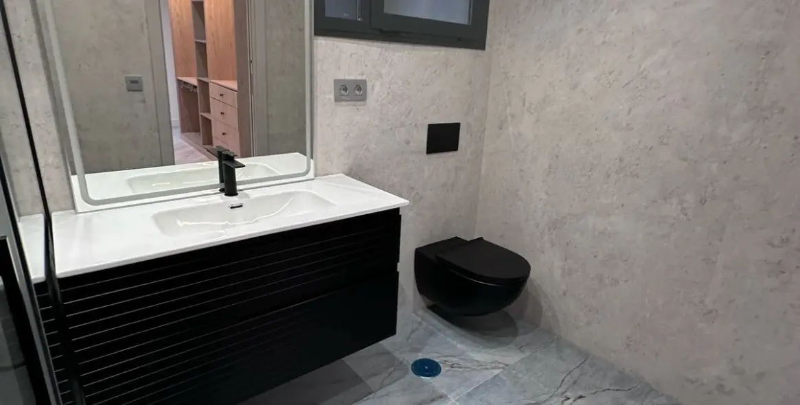 Venta de apartamento en planta media en Malagueta 9