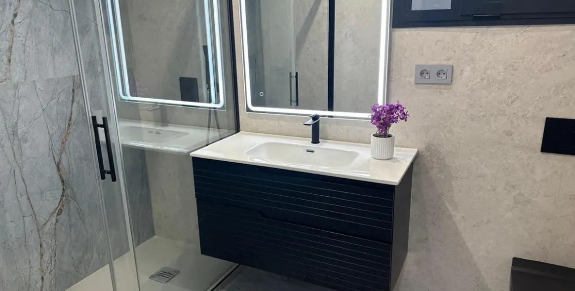Venta de apartamento en planta media en Malagueta 10