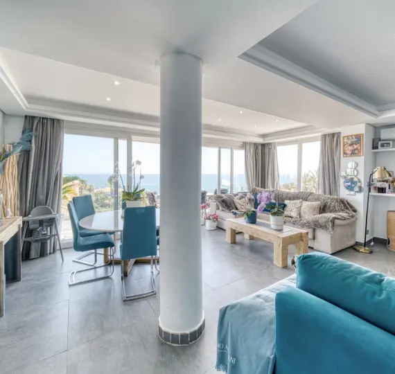 Sale of detached villa in Estepona