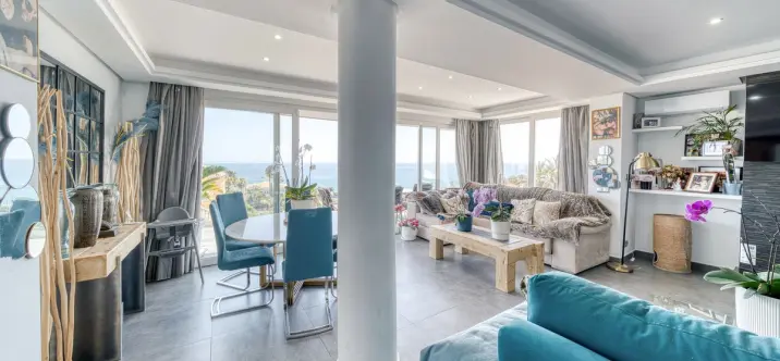 Sale of detached villa in Estepona 1