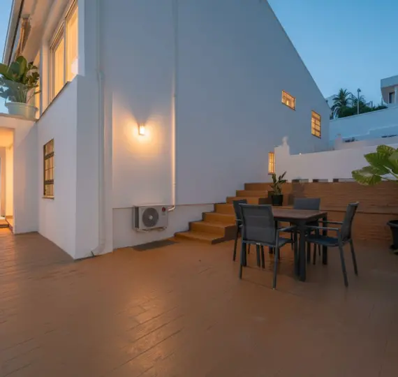 Sale of detached villa in Estepona