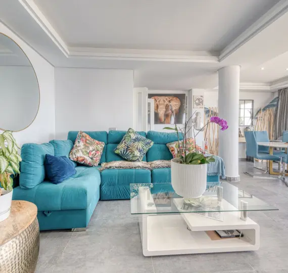 Sale of detached villa in Estepona