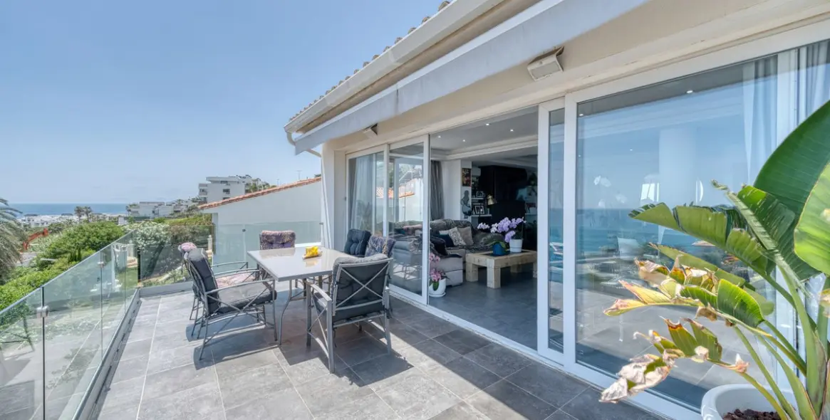 Продажа  отдельно стоящей виллы в Estepona 15