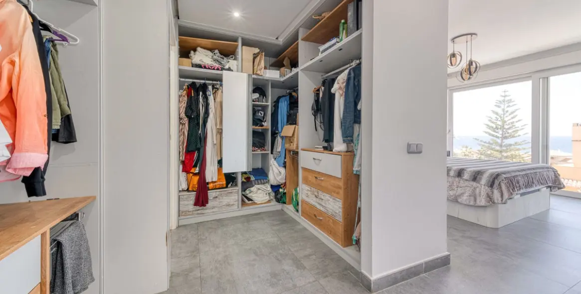 Продажа  отдельно стоящей виллы в Estepona 19