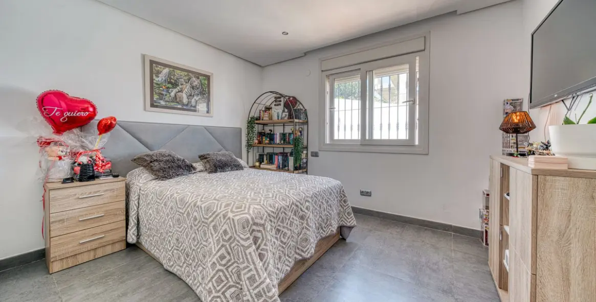 Продажа  отдельно стоящей виллы в Estepona 27