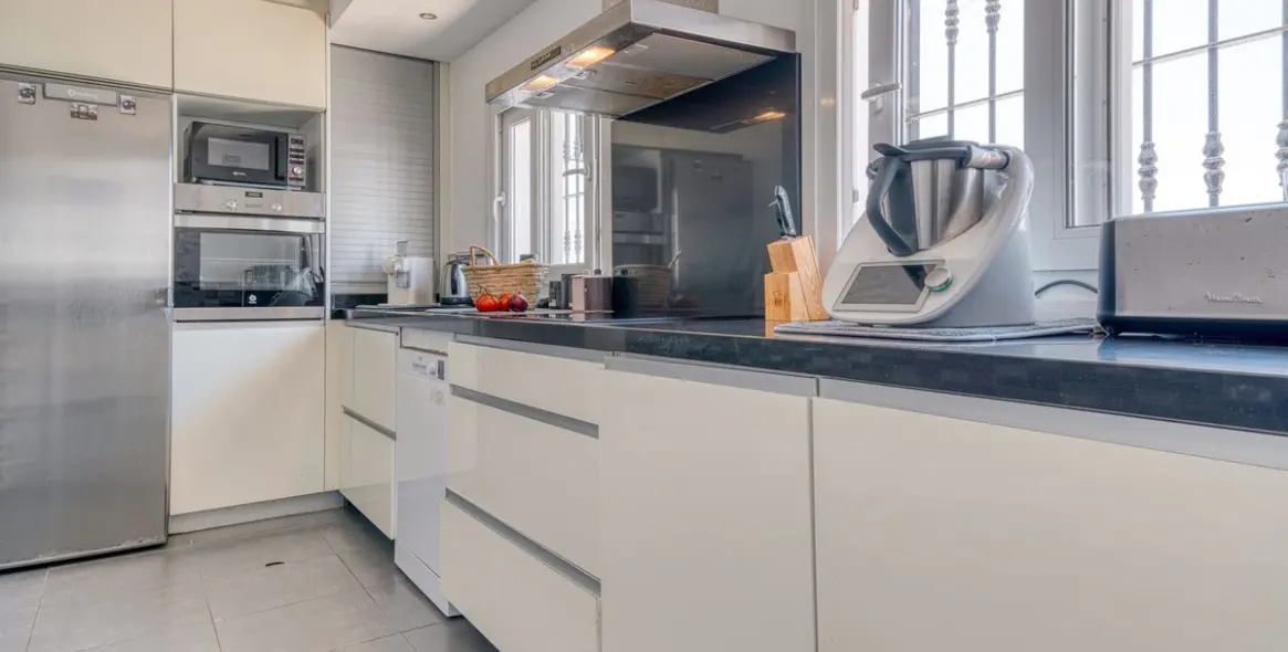 Продажа  отдельно стоящей виллы в Estepona 28