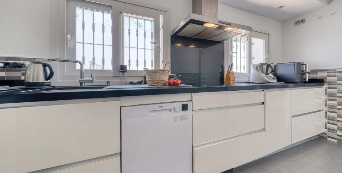 Продажа  отдельно стоящей виллы в Estepona 29