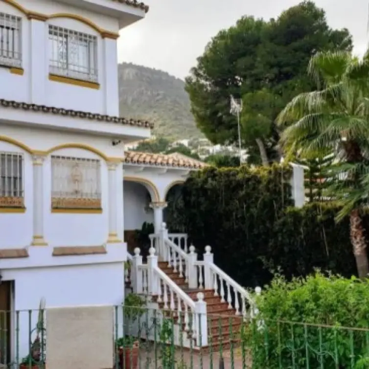 Продажа  отдельно стоящей виллы в Alhaurín de la Torre