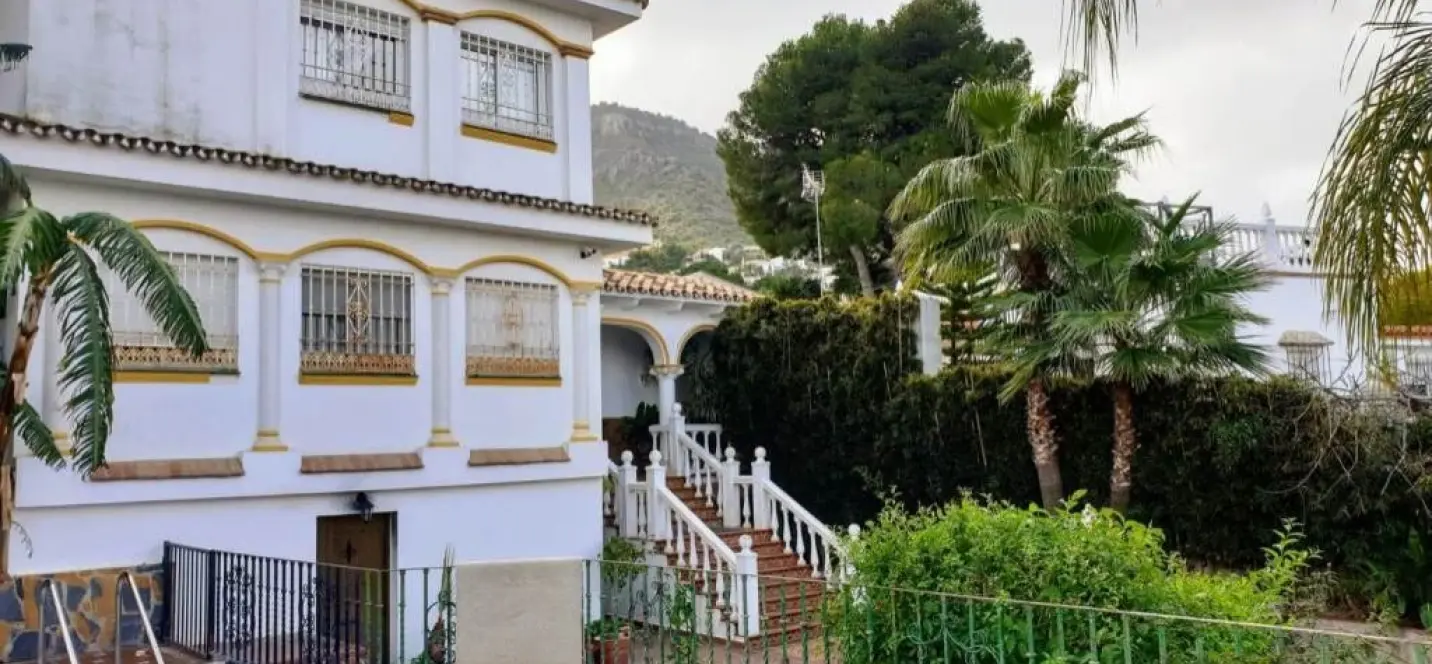 Продажа  отдельно стоящей виллы в Alhaurín de la Torre 4