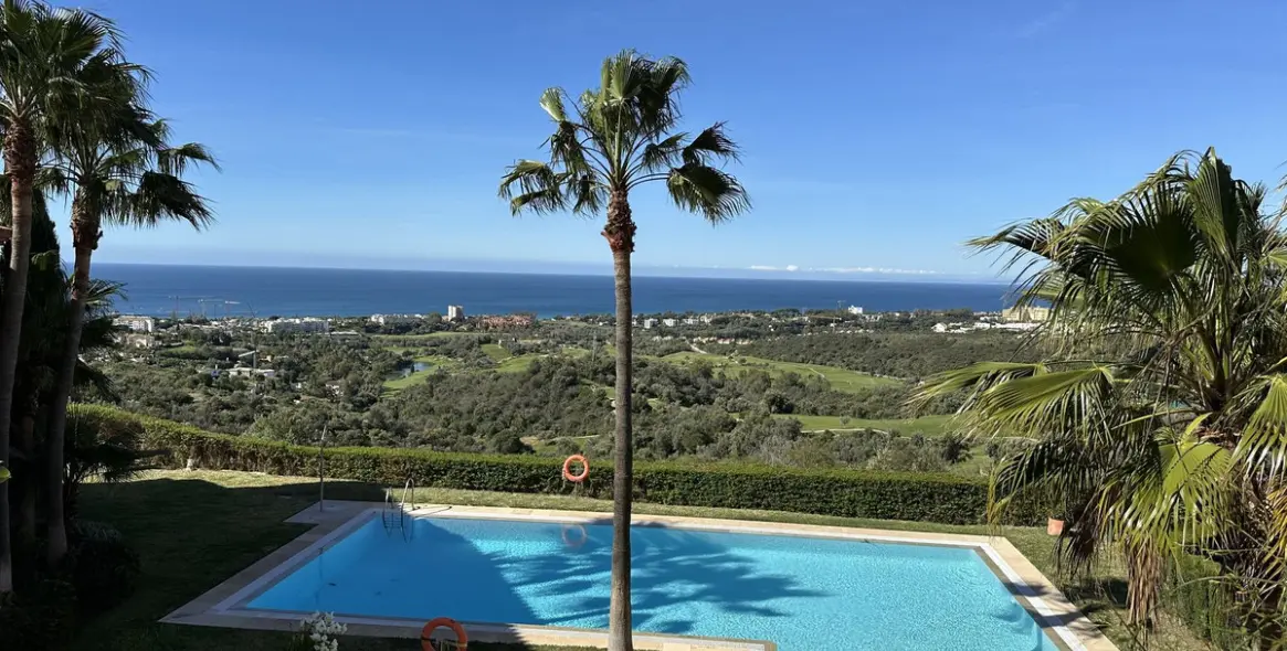 Sale of penthouse in El Rosario 2