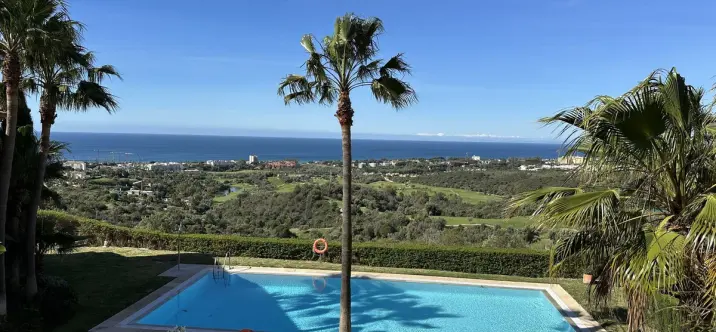 Sale of penthouse in El Rosario 1