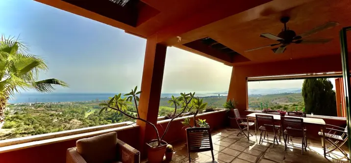 Sale of penthouse in El Rosario 2