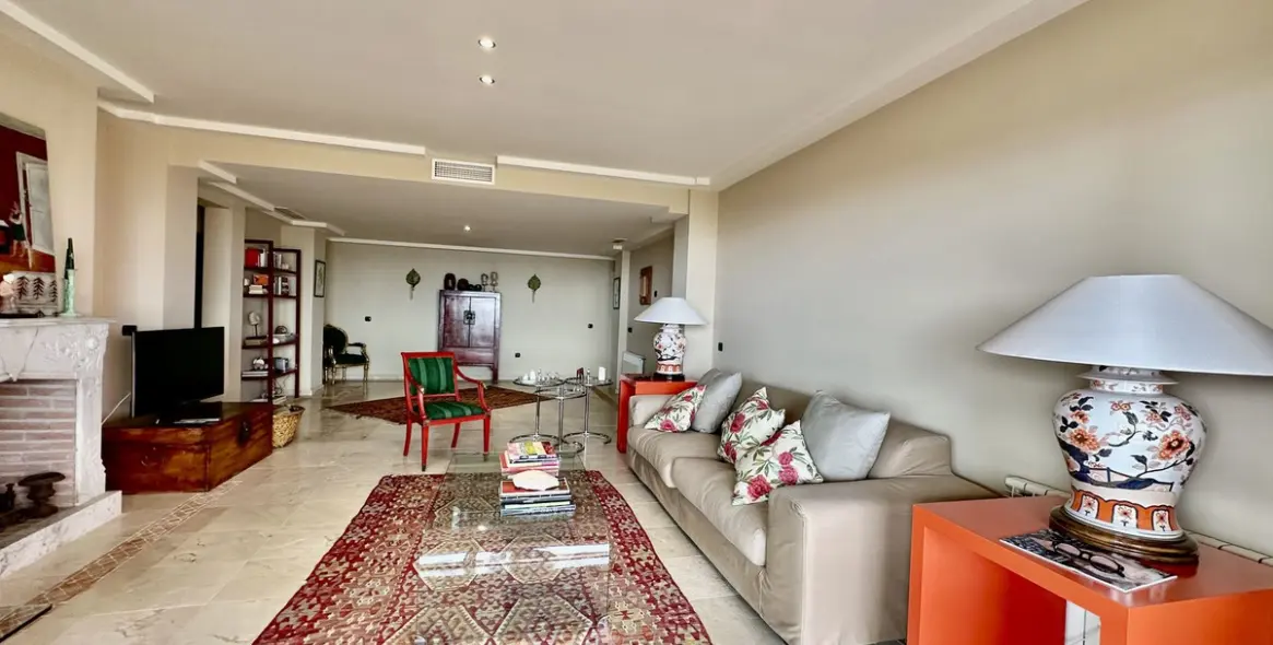 Sale of penthouse in El Rosario 8