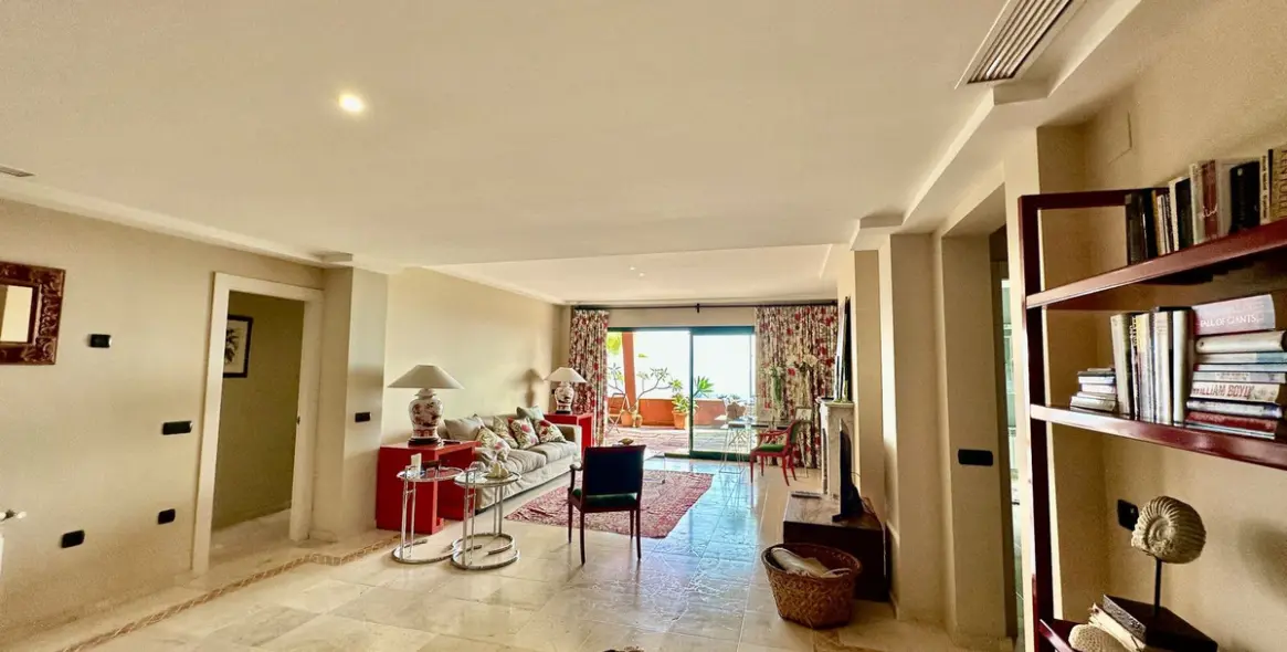 Sale of penthouse in El Rosario 11