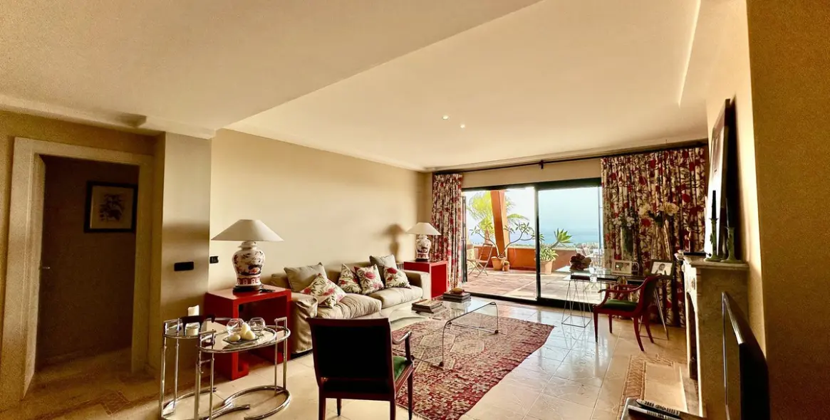 Sale of penthouse in El Rosario 12