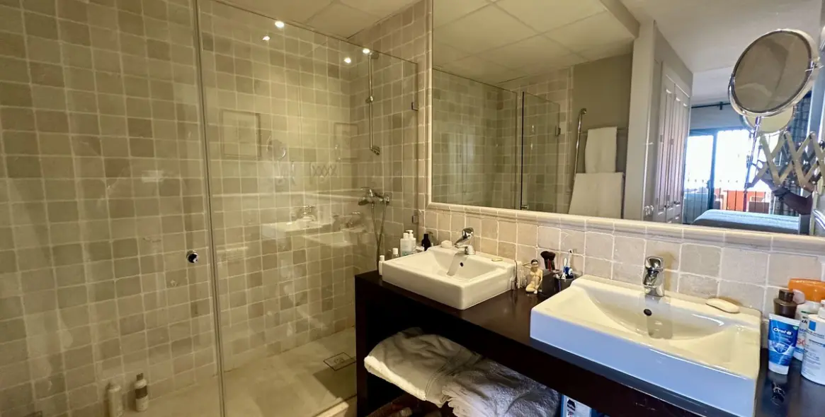 Sale of penthouse in El Rosario 14