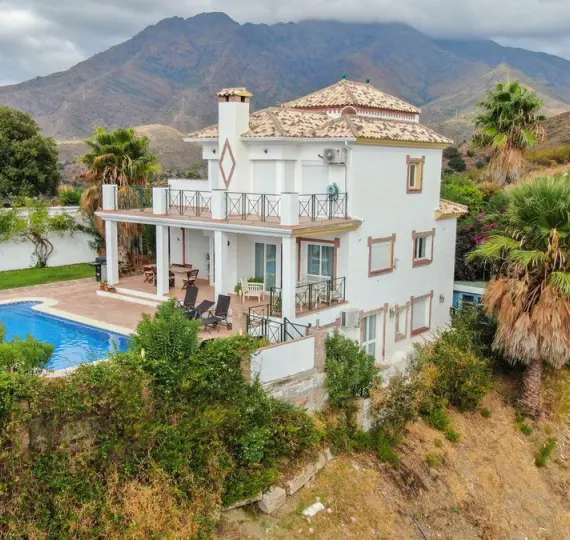 Продажа финки в Estepona